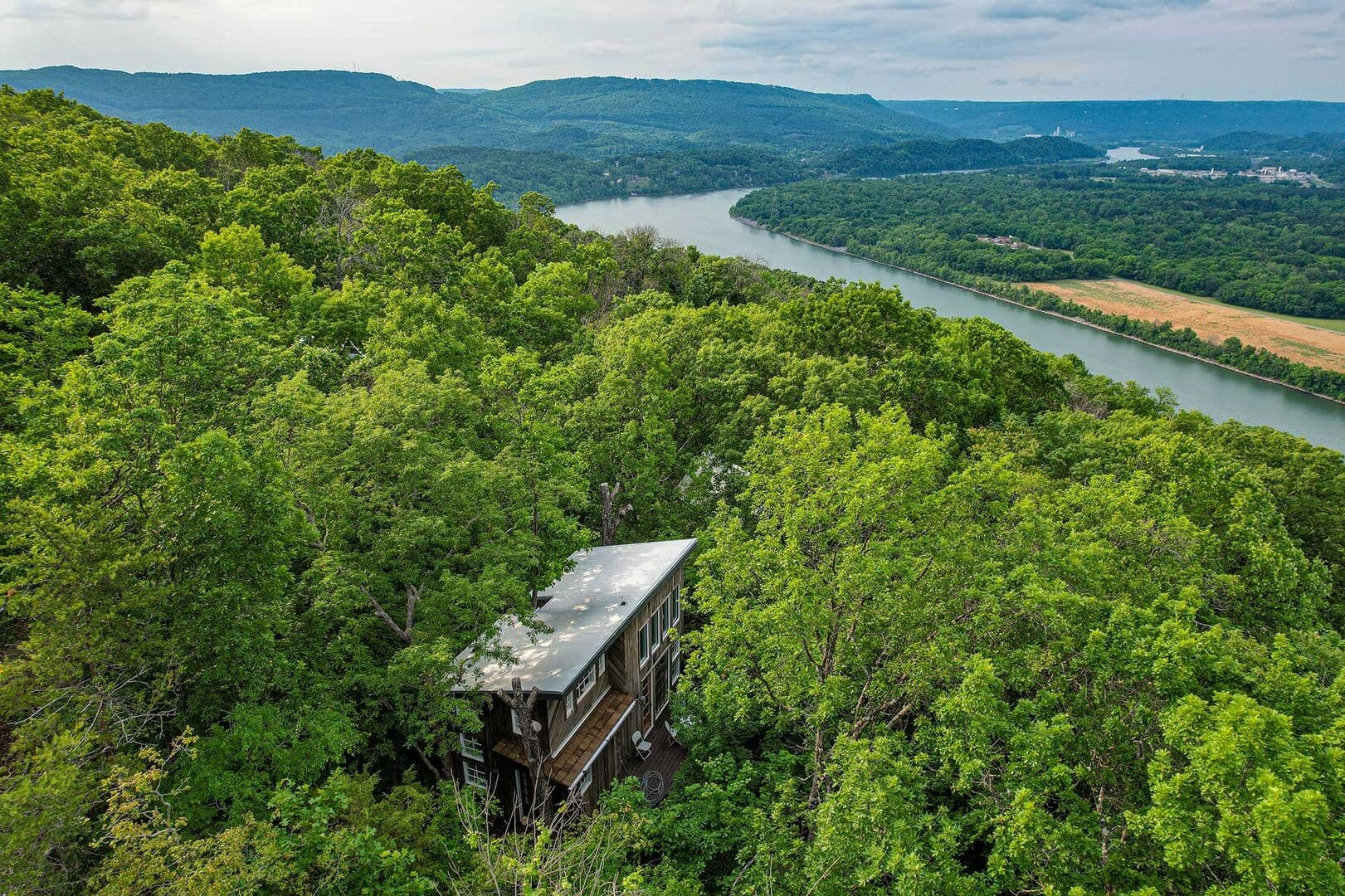 Dogwood Treehouse by Treetop Hideaways - treehouse in Chattanooga, Tennessee
