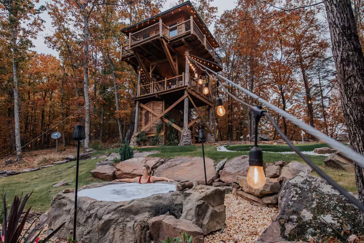 The Lookout Tower at Selah Ridge - treehouse in Ringgold, Georgia
